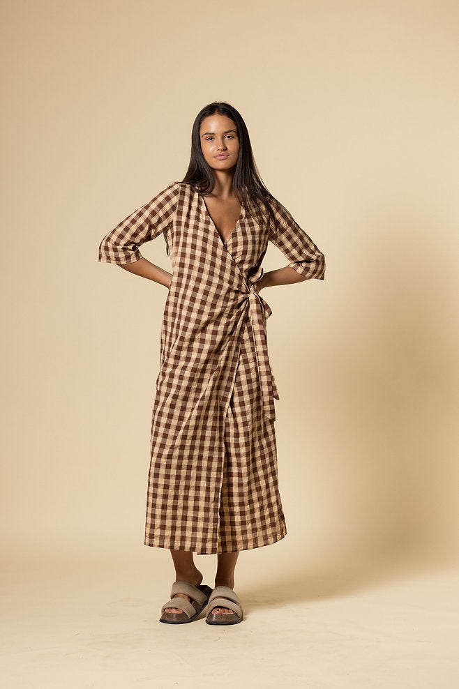 QUINN WRAP MAXI MOCHA GINGHAM