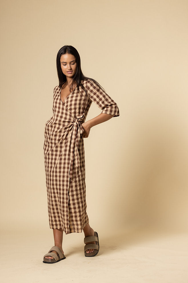 QUINN WRAP MAXI MOCHA GINGHAM