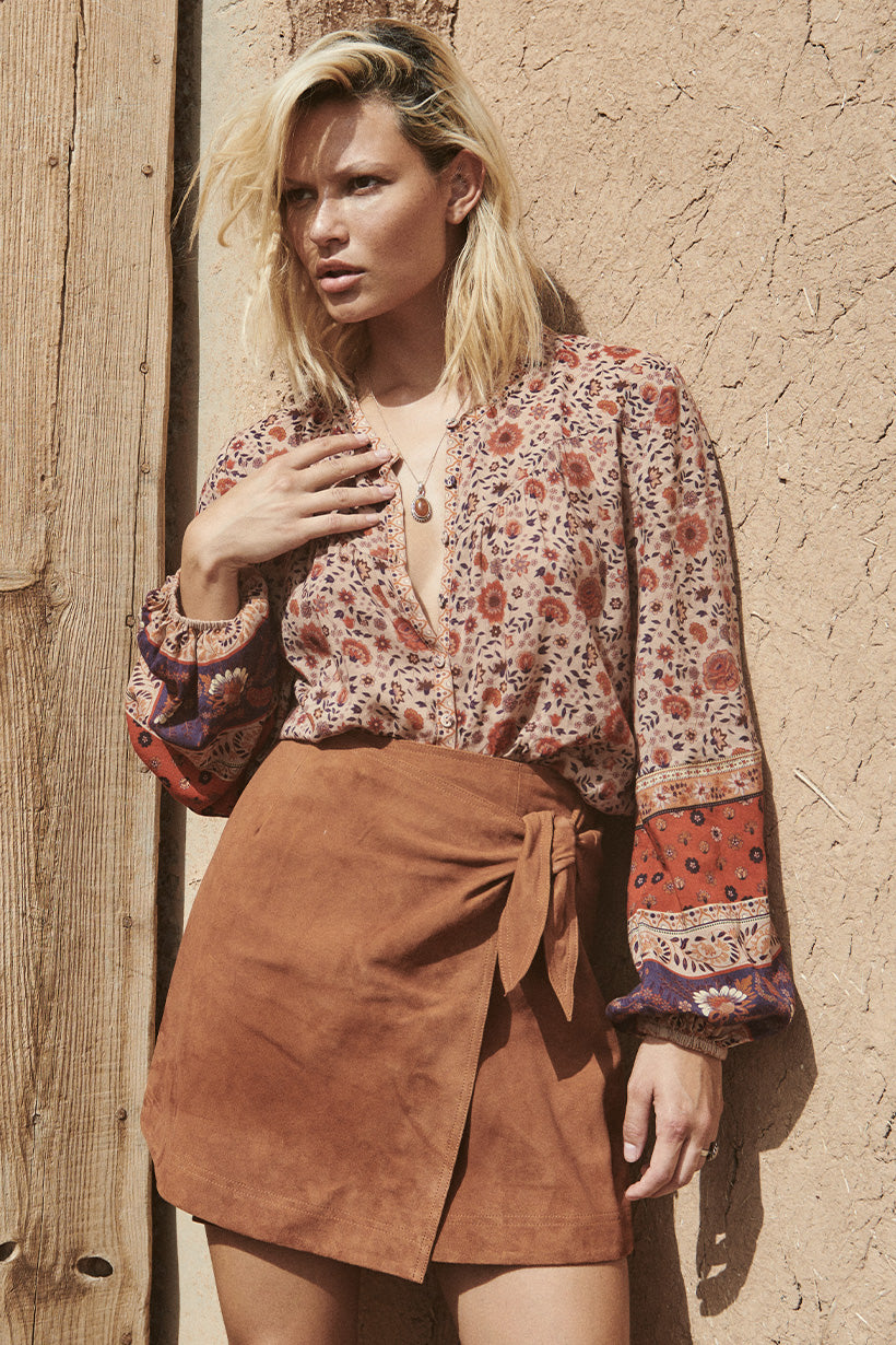 LADY UNTAMED BLOUSE TEA LEAF