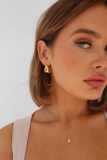 HUGO EARRINGS IN GOLD