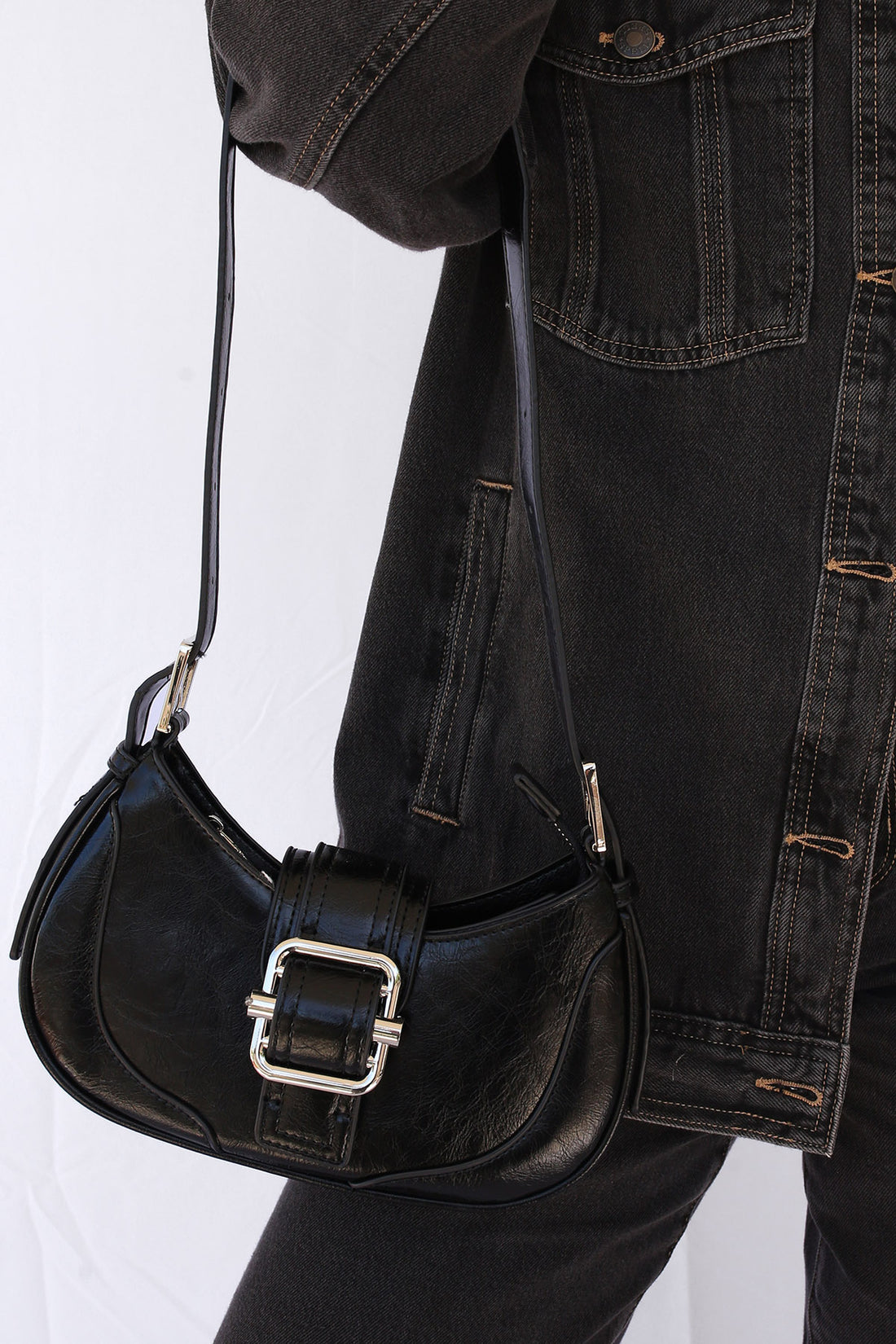 Perry Handbag in Black