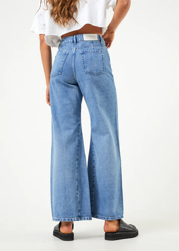 GIGI HEMP DENIM FLARED JEANS WORN BLUE