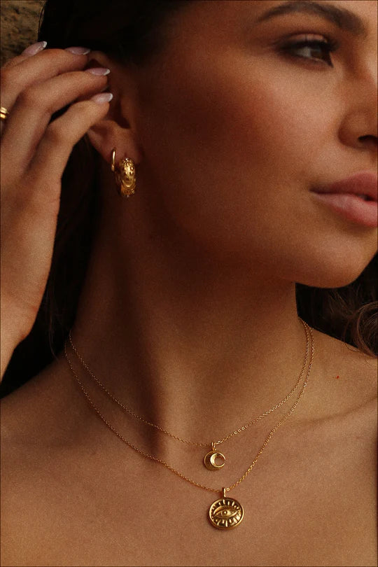 CRESCENT MOON NECKLACE IN GOLD