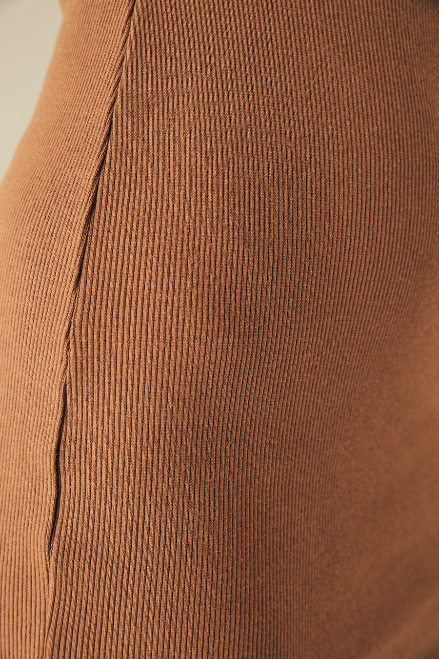 RIBBED SPLIT SLEEVE DRESS COFFEE