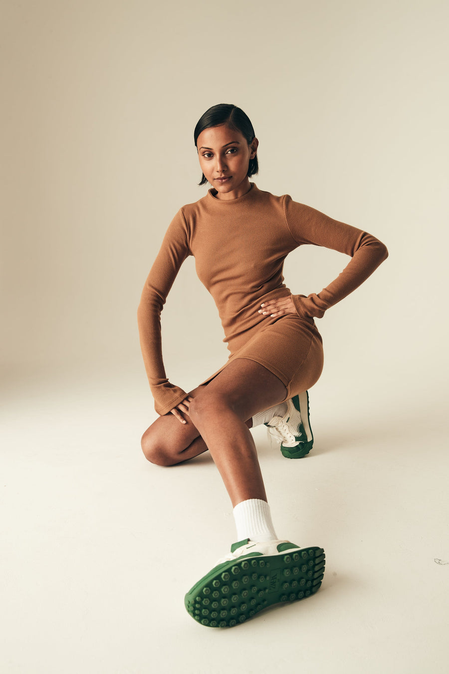 RIBBED SPLIT SLEEVE DRESS COFFEE