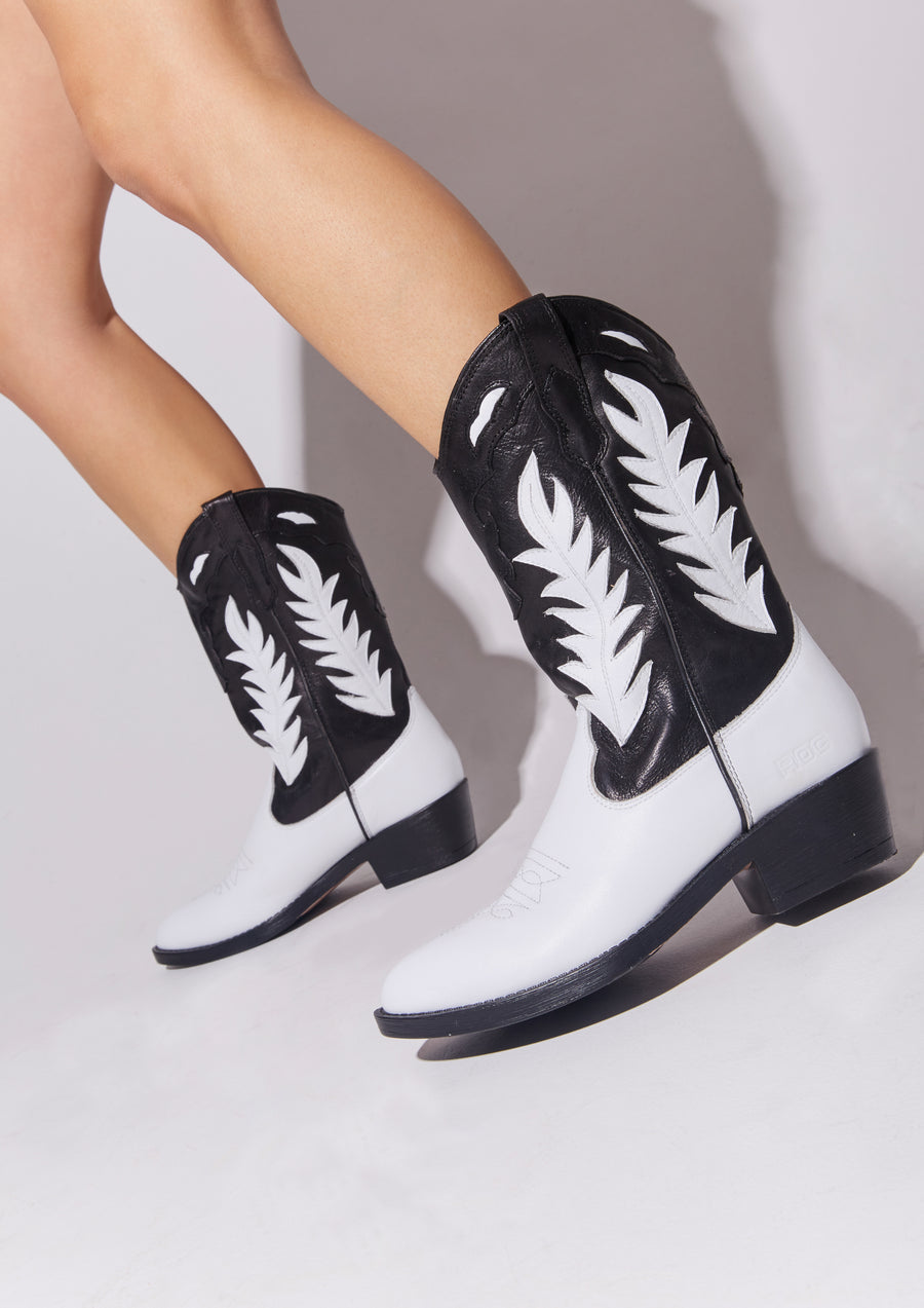 Roc white boots deals