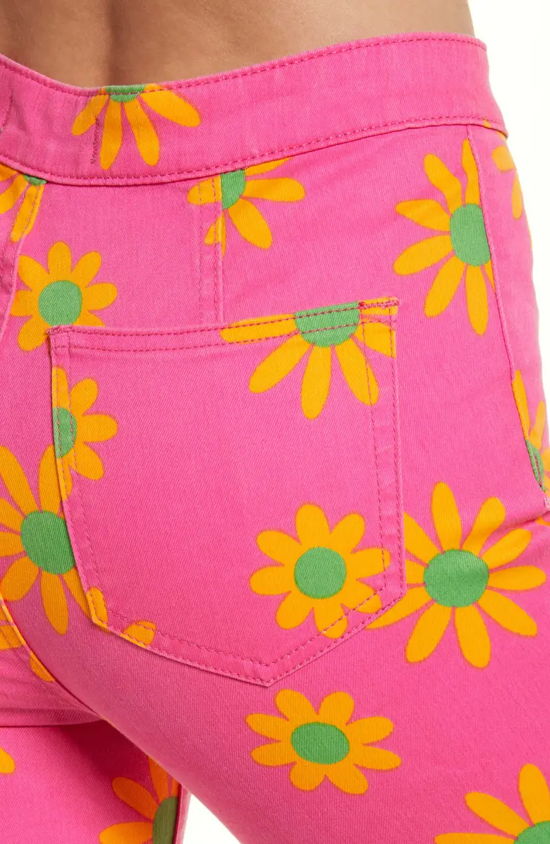 YOUTHQUAKE PRINTED CROP FLARE